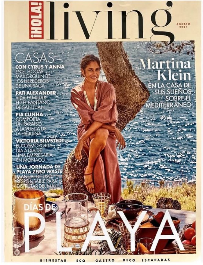 Portada de ¡HOLA! Living, agosto de 2021, con Martina Klein vestida de Mr Mood
